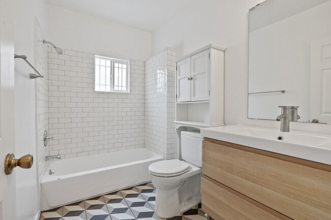 Building Photo - Houston Street 3 Bedrooms / 1 Bath Apartments in Boyle Heights