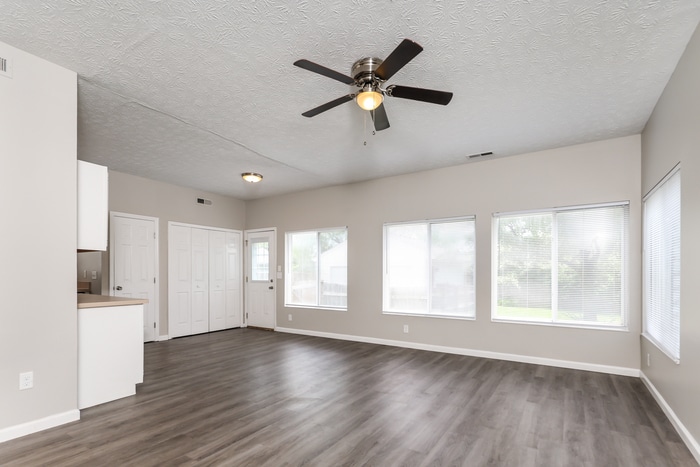 Building Photo - 1218 Sunset Dr