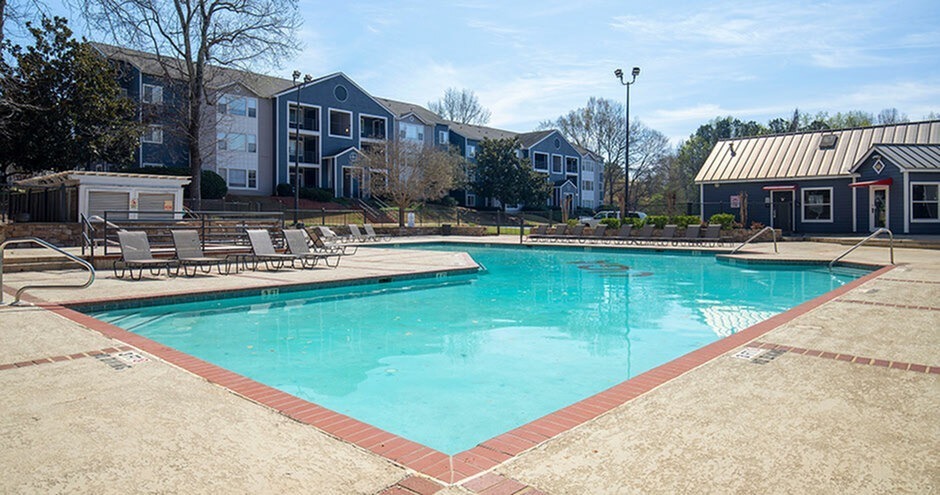 Swimming-Pool-01-Park-at-Athens-Lakeside-Athens-GA-3 - Arches On The Lake Student Living