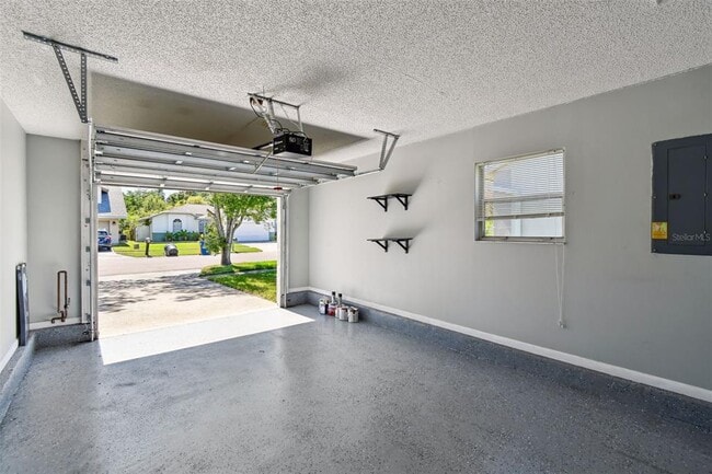 Building Photo - 331 Feather Tree Dr