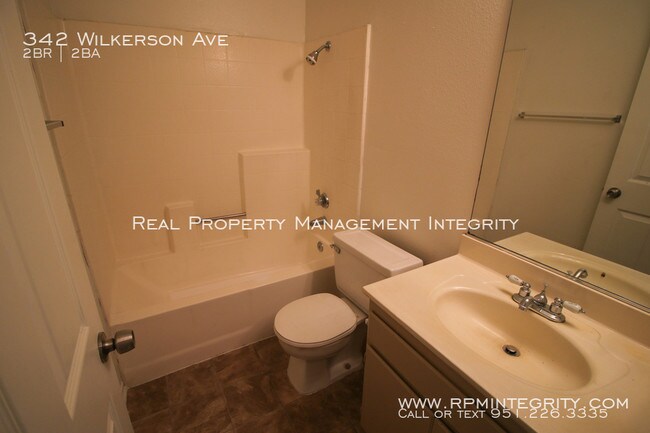 Building Photo - 2 bedroom 2 bath apartment in Perris
