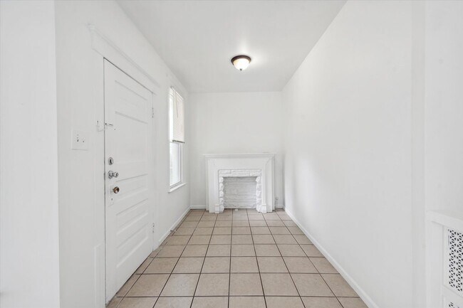 Building Photo - 4 Bedroom 2 Bath $1,500