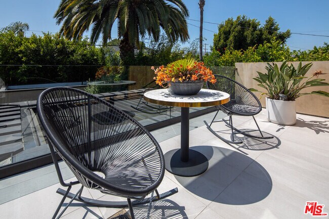 Building Photo - 631 N Curson Ave