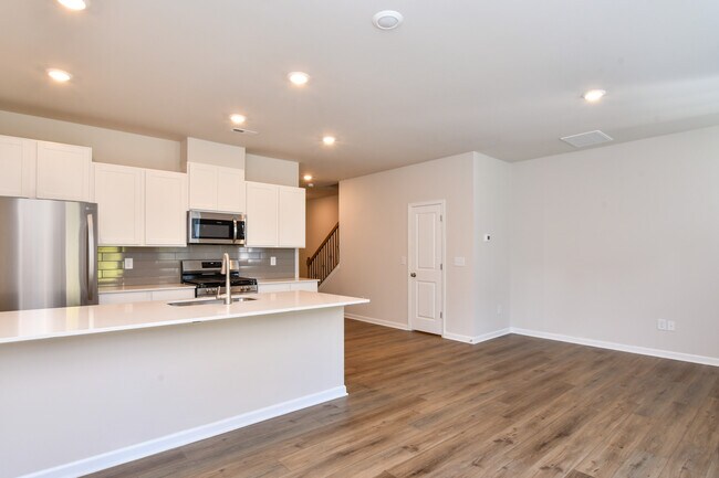 Building Photo - 18 Twiggs Ln