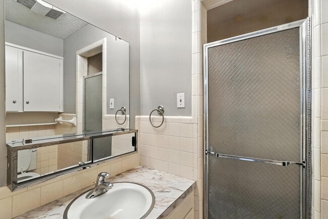 Building Photo - 3347 S 27th St