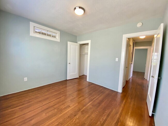 Building Photo - Craftsman Two Bedroom House! w/ Garage! NO...