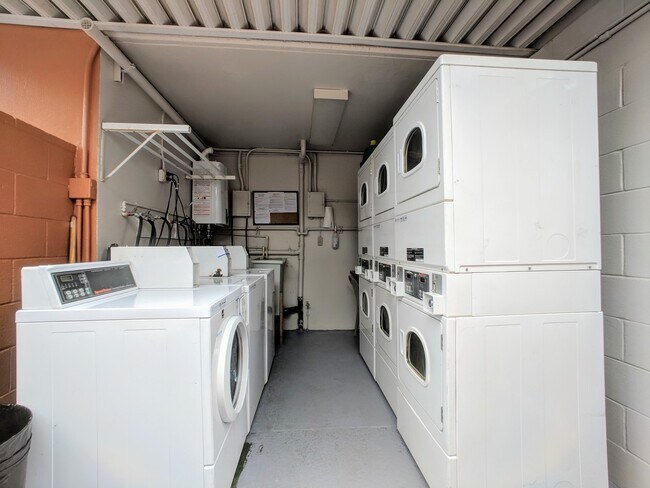 Building Photo - Partly Furnished 1-Bedroom 1 Bath with No Parking at Hawaiian Crown in Waikiki