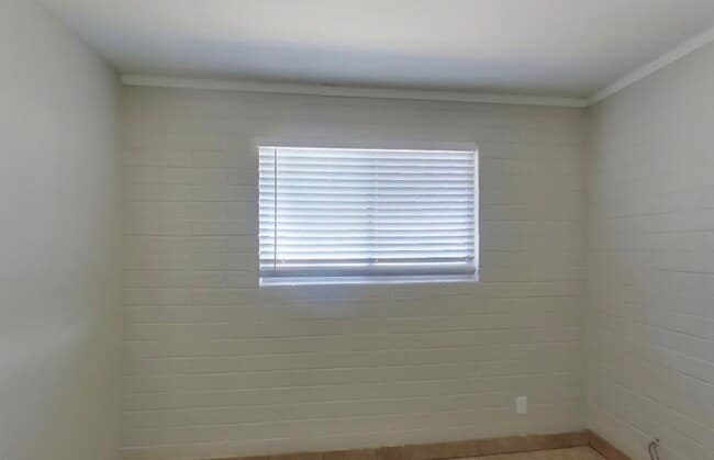 Building Photo - Rebekah Ritter