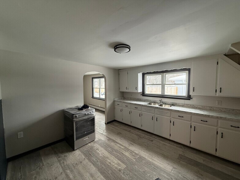 Building Photo - 139 Rossler Ave