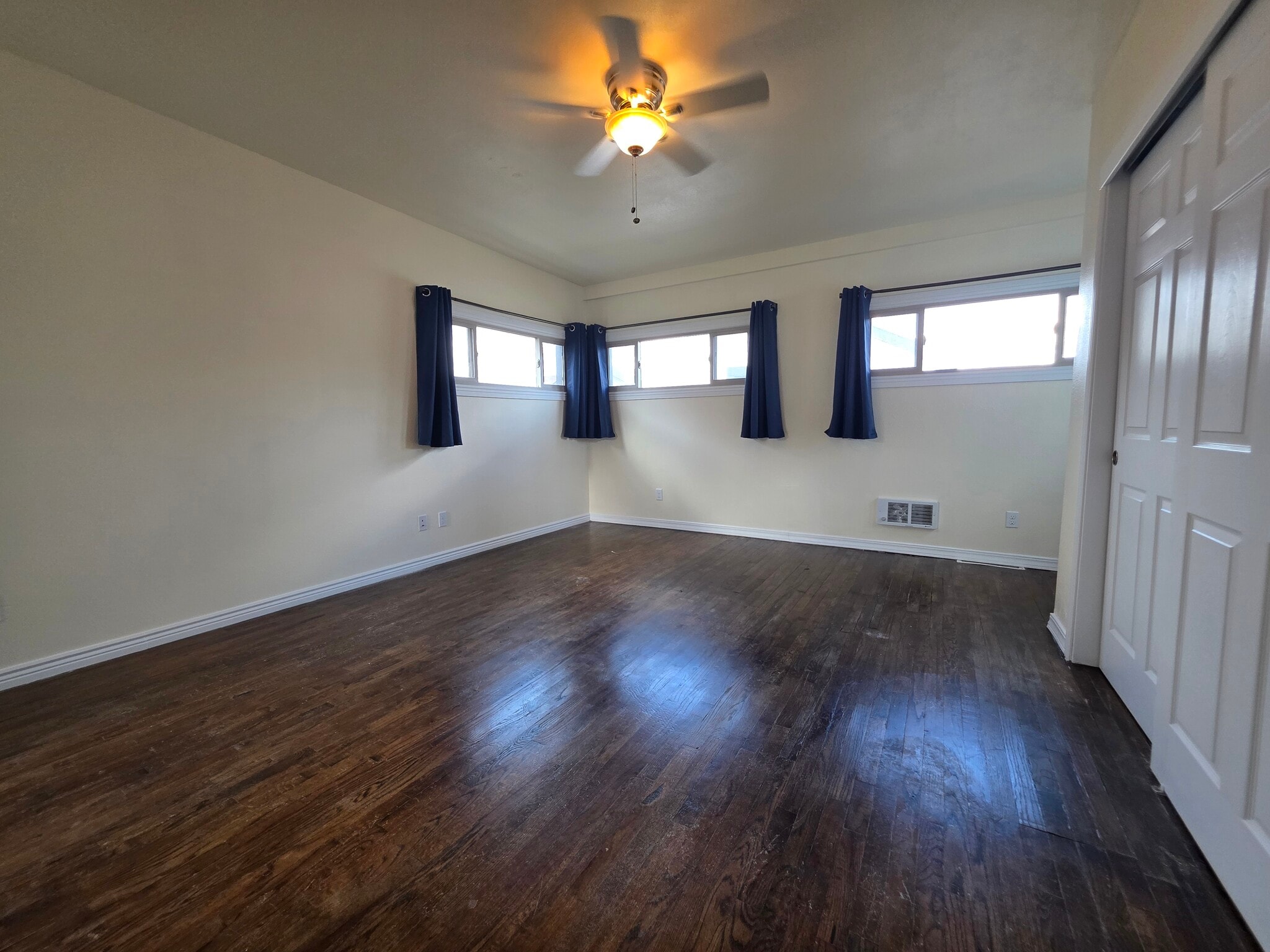 Building Photo - 909 8th St