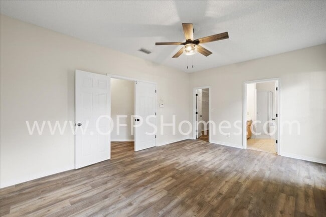 Building Photo - Niceville 3/2 with Office Flexible Availability