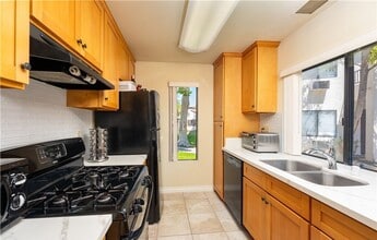 Building Photo - Comfort and Convenience in This Beautiful Mira Mesa Condo