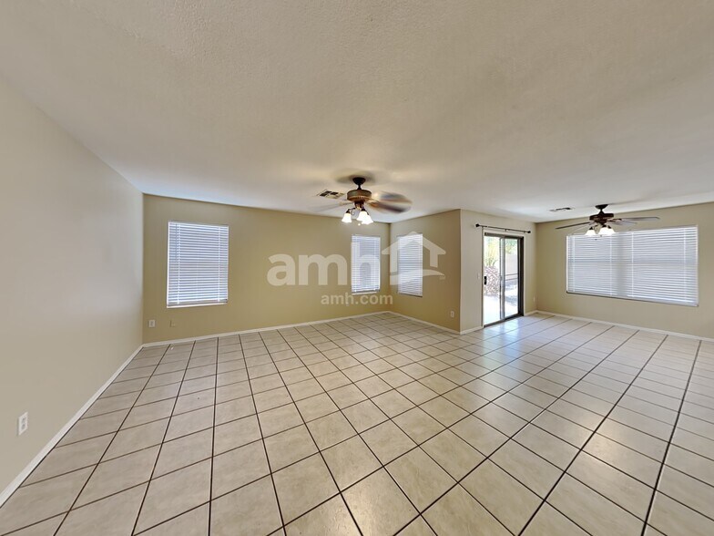 Building Photo - 2256 E Hazeltine Way