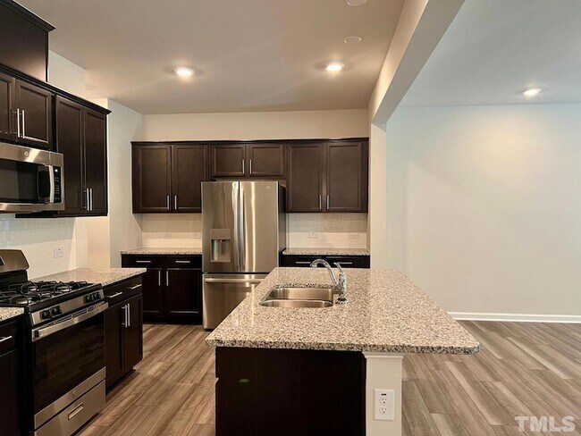 Building Photo - 212 Hiking Hl Ln