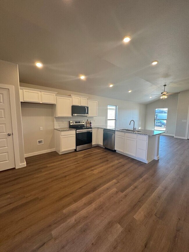 Building Photo - 6508 Lewisville Ln