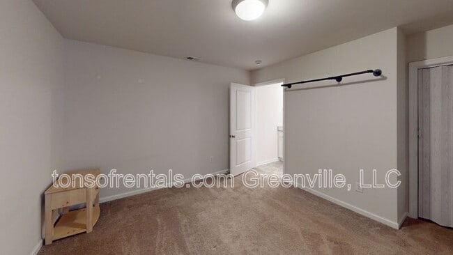 Building Photo - 312 Highline Trl