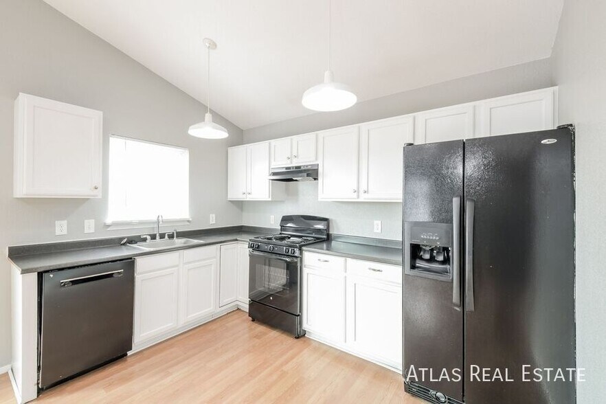 Building Photo - 14525 E 47th Dr