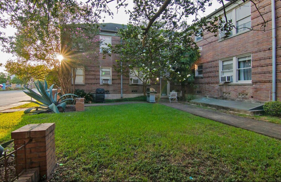 Building Photo - 1920 Richmond Ave