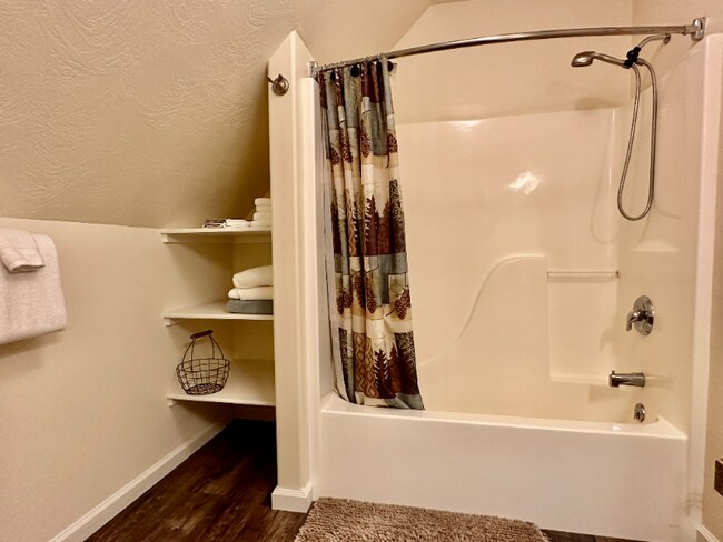 Building Photo - 12 River Falls Dr