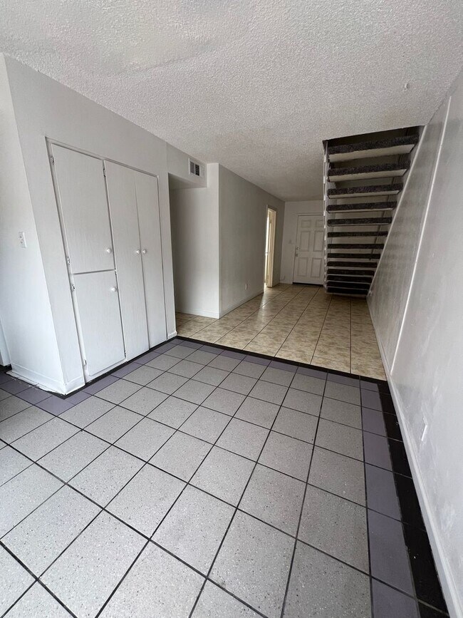 Building Photo - 521 S Maryland Pkwy