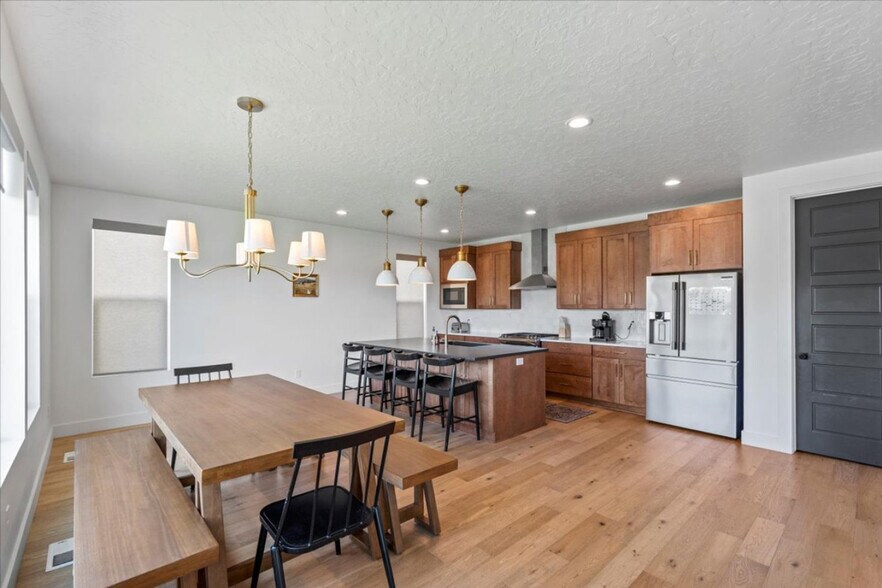 Building Photo - 690 S Edge Ln