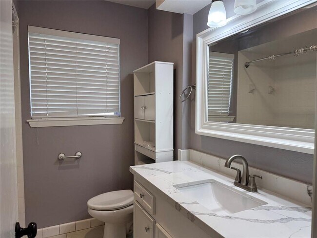 Building Photo - 15538 Baybrook Dr