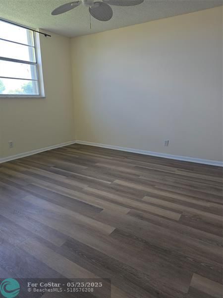 Building Photo - 9949 Sandalfoot Blvd