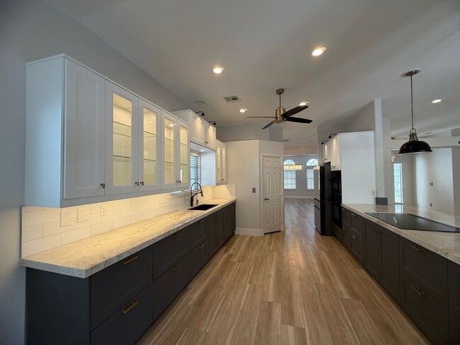 Building Photo - BEAUTIFULLY UPGRADED SINGLE FAMILY HOME - 3 BEDROOM, CORNER LOT WITH VAULTED CEILINGS