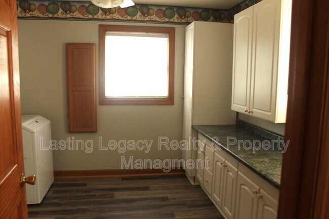 Building Photo - 1056 Hasty School Rd