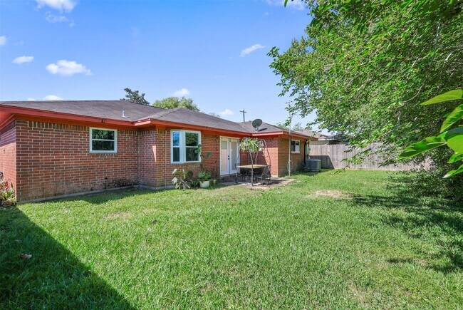 Building Photo - 7314 Robin St