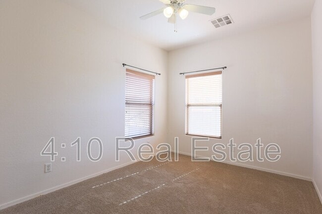 Building Photo - 2644 E Chester Dr