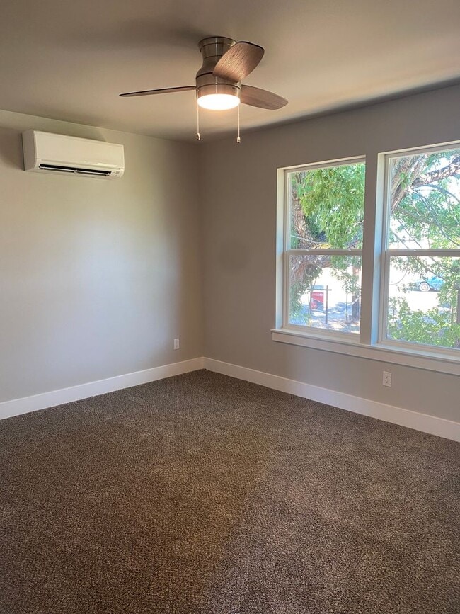 Building Photo - 242 NE College Dr