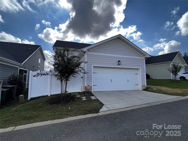 Building Photo - 108 Keats Aly