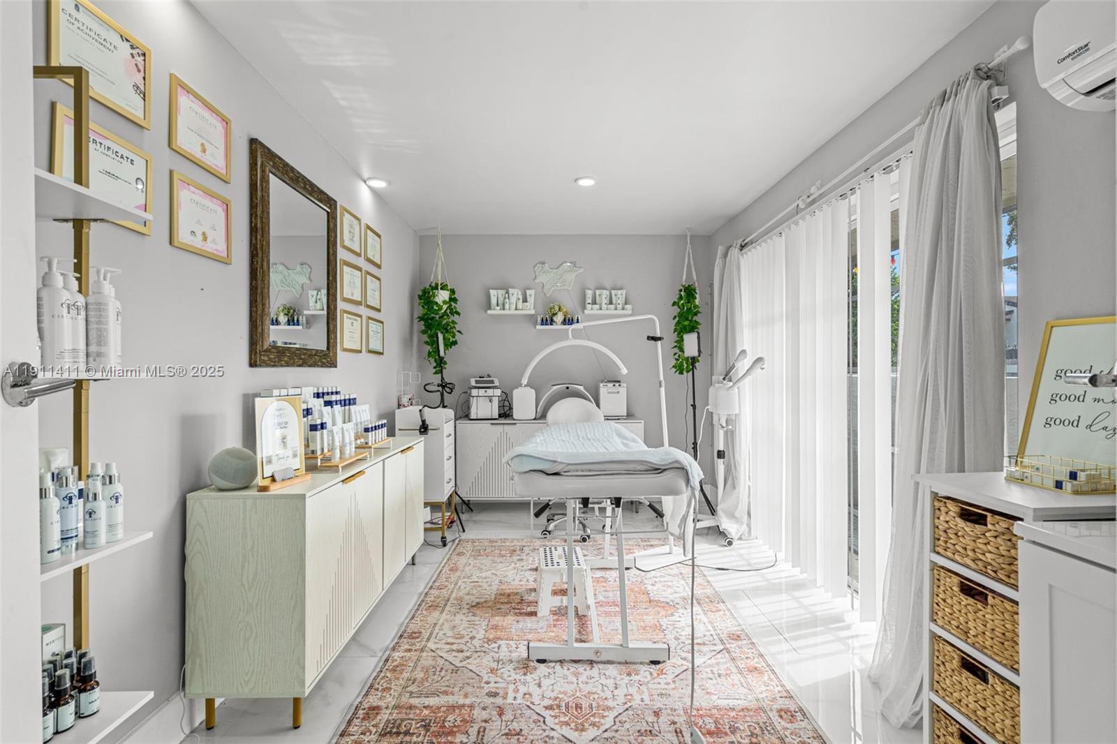 Building Photo - 8351 SW 39th Ct