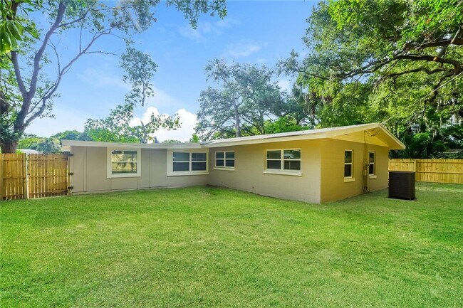 Building Photo - 3307 S Park Ave