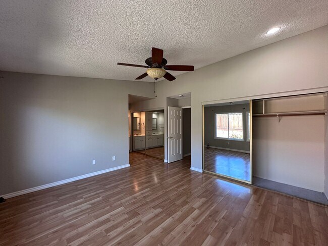Building Photo - THIS is YOUR home, stunning 4/2 w/ AC, near Foothills