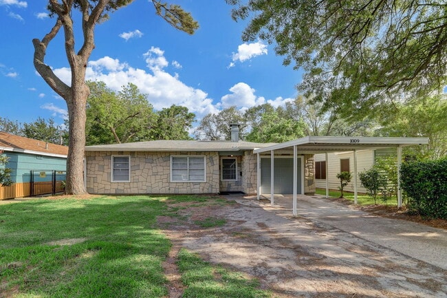 Primary Photo - 1009 15th Ave N