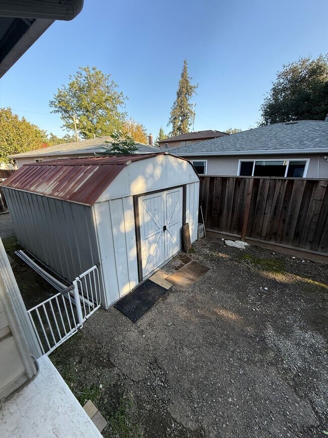 Building Photo - 61-0002