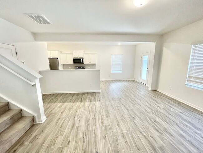 Building Photo - 3 br 2.5 ba Paired Home with attached gara...