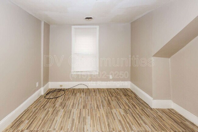 Building Photo - 3926 Woodbridge Ave