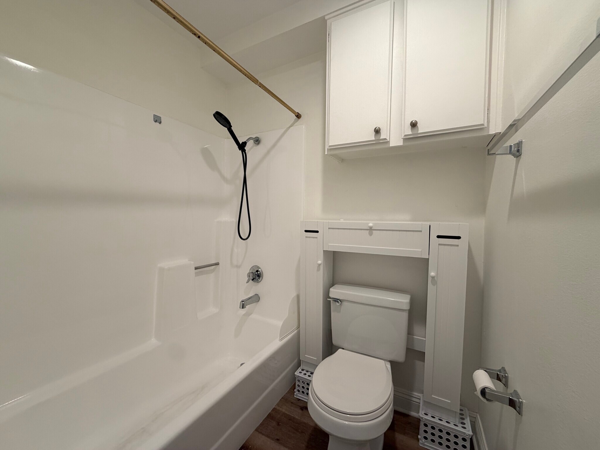 Building Photo - 5143 Bakman Ave