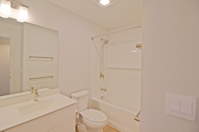 Building Photo - Ikena-Ho'opili/4 BD/2.5 BA/4 PK/ Available February 1