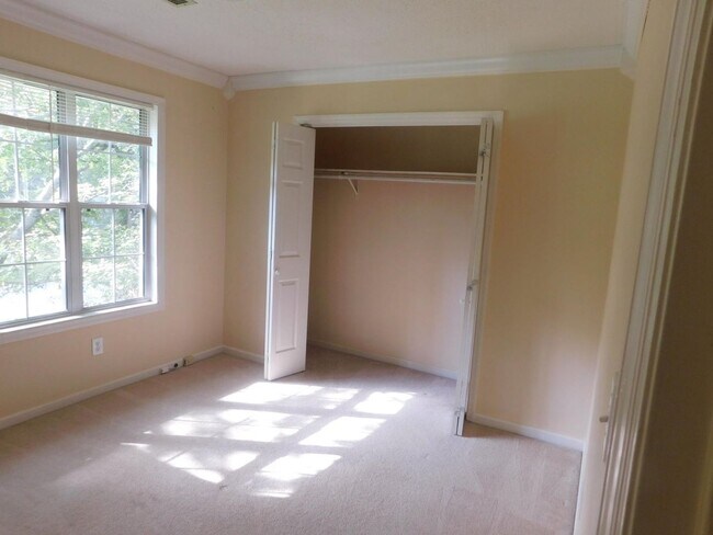 Building Photo - 3 bedroom Signal Mountain Home!