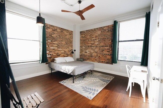 Building Photo - 915 Franklin St