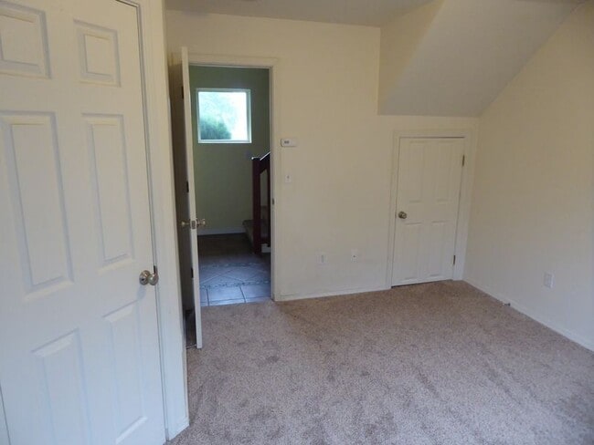 Building Photo - Pet Friendly Attached Home w/ Fenced in Yard in the valley!