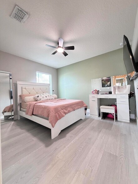 Building Photo - 4249 SW Whitebread Rd