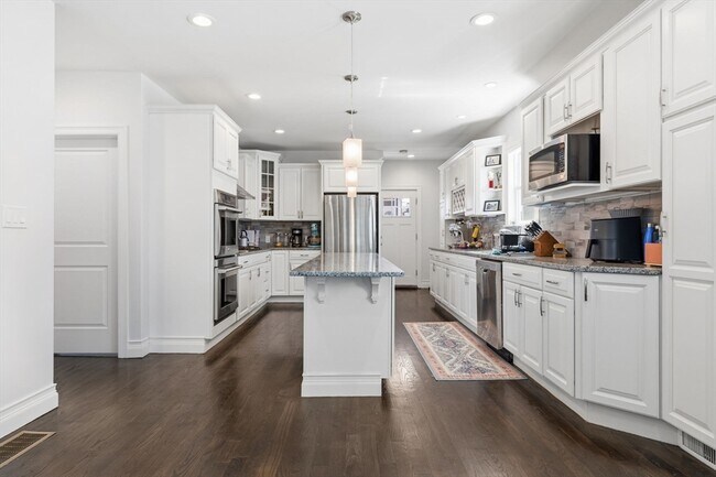 Building Photo - 67 Everett St