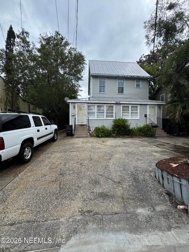 Building Photo - 1604 Cherry St