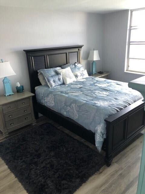 Building Photo - 1609 N Riverside Dr