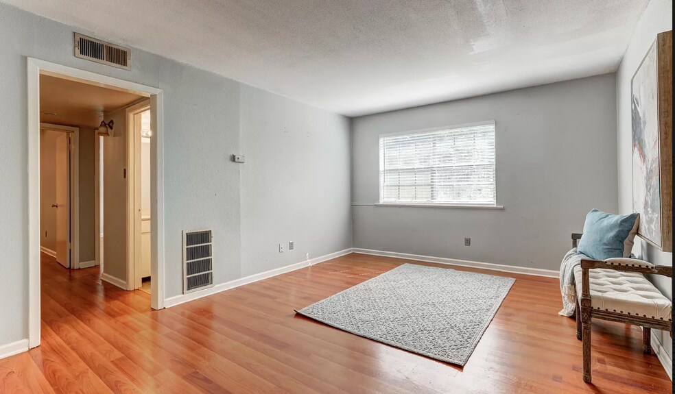 Building Photo - 3121 Johnston St